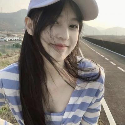 和红色中国人看电视